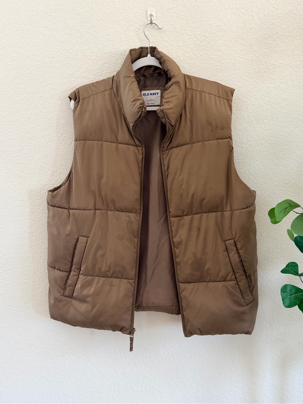 Old Navy Men's Tan/Brown Quilted Puffer Vest